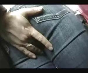 novio burlando de su novia en autobús