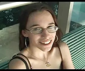 nerd flaco nikki recogió y follada