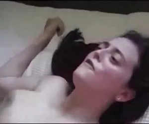 marido comparte a su esposa con extraño