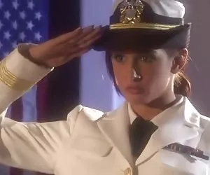 chica de las necesidades militares a follar y chupar