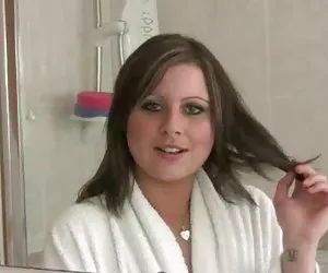 peludo británicos en cuarto de baño