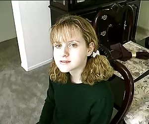 petite babe con piercing vaginal se la follan por el fotógrafo en el interior