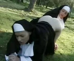 culo de monja lamiendo