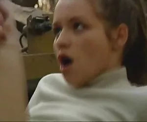 chica rusa follada por el camino